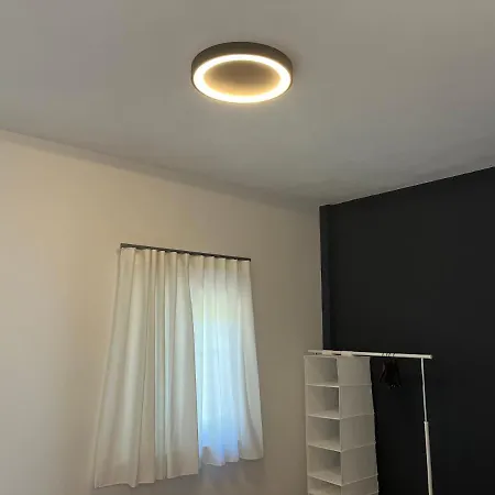 Krinides Place Nerotriviá