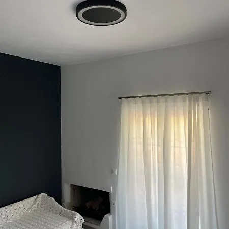 Krinides Place Nerotriviá