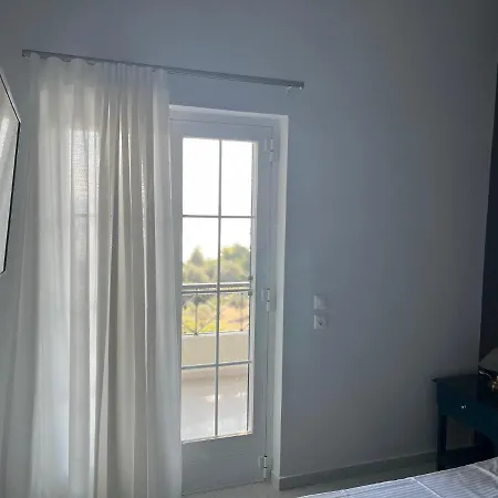 Krinides Place Affittacamere Nerotriviá
