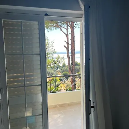 Krinides Place Affittacamere *